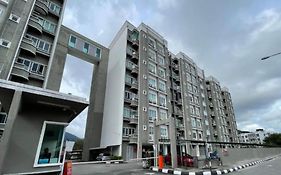 Oyo 91086 Bayu Service Apartment  3*